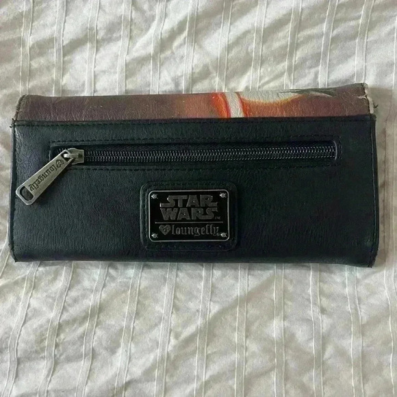 Kylo Wren Star Wars Loungefly Trifold Wallet - Picture 3 of 9